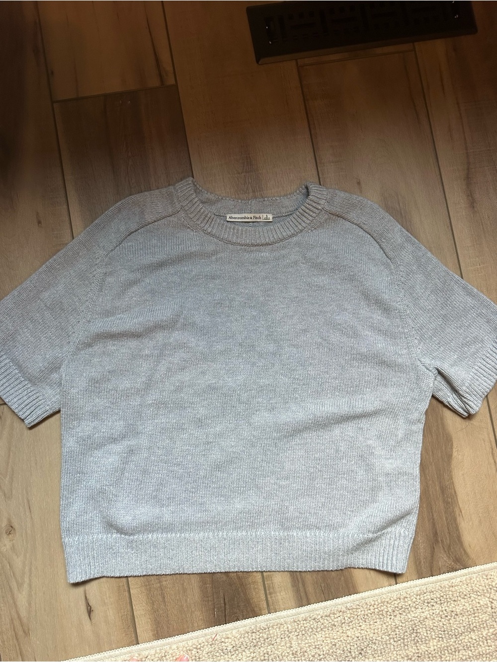 Abercrombie & Fitch Light Gray Short-Sleeve Crewneck Sweater
